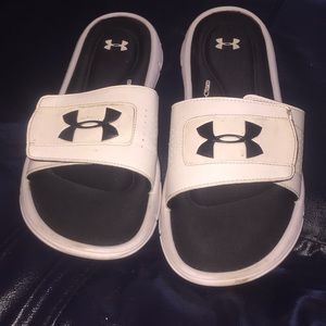 Men’s UnderArmor sandals size 10
